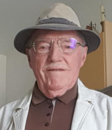 Léopold Guyot avec un chapeau à bords longs